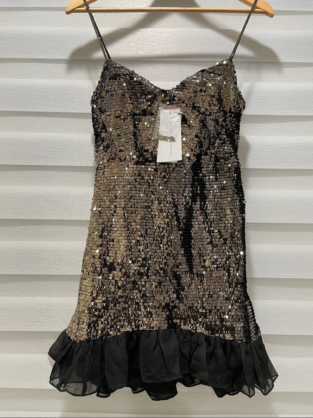 NWT French Connection antique gold black ruffle hem sequin mini party dress 6